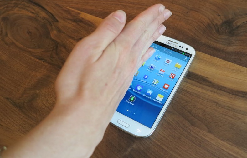 Galaxy-S5-Screenshot-with-swipe